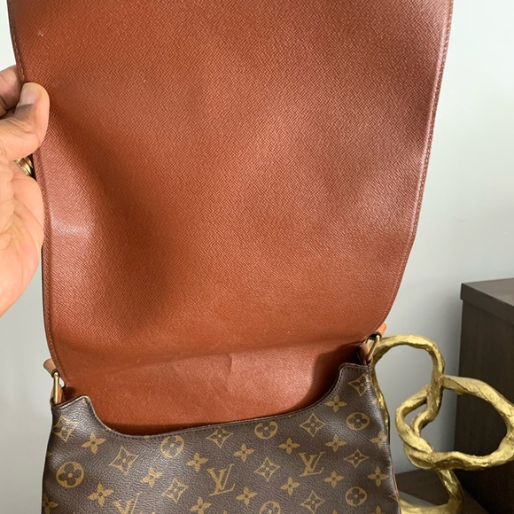 Designer purse - Picture 3 of 8